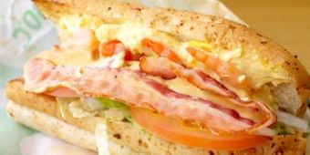 春らしい見た目を裏切る予想外の辛さがクセになる「7品目のとびきりエビたま」試食レビュー