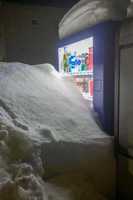「ぐんぐんグルトが買えません」 雪に埋もれた自販機、撮り続けて1か月...北海道民の「観察記録」に大反響