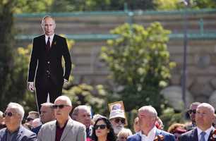 国民を「ハエ」とののしるプーチン ロシア去る若者たち