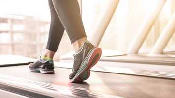 「速歩きは健康にいい？健康だからスタスタ歩けるだけ？」問題が決着か、DNAの研究で「速歩きの人は老化が遅い」と判明