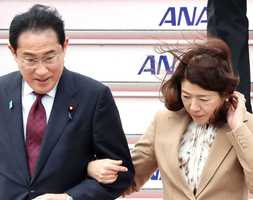 「夫婦揃って親バカ」裕子夫人は翔太郎氏の更迭を認めなかったと報道...“権力の私物化”に批判殺到