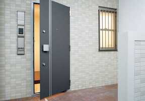 玄関の防犯対策と門灯の活用で住まいの安全を守ろう